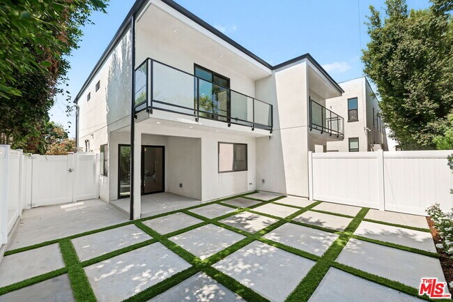 Building Photo - 5841 Whitworth Dr