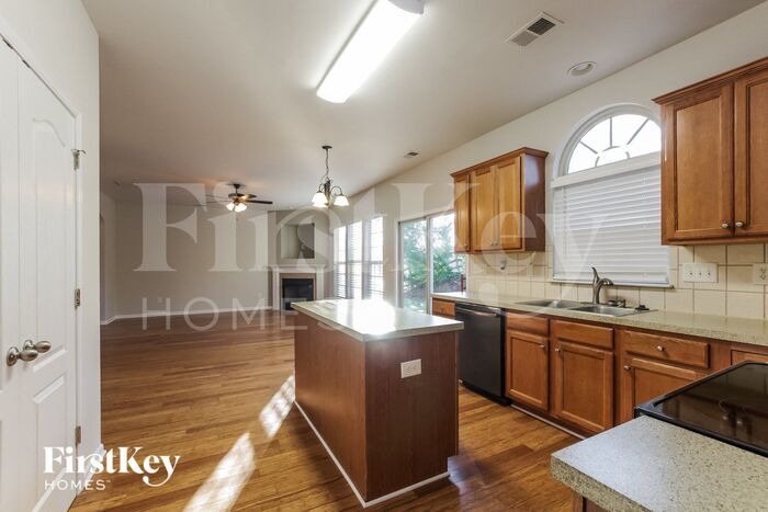 Building Photo - 8305 Stone Crest Dr