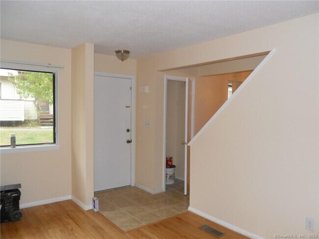 Building Photo - 525 Cypress Rd