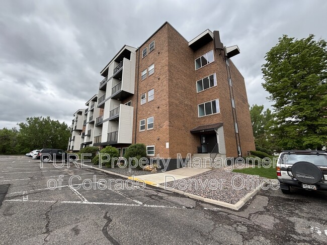 Building Photo - 1150 Golden Cir