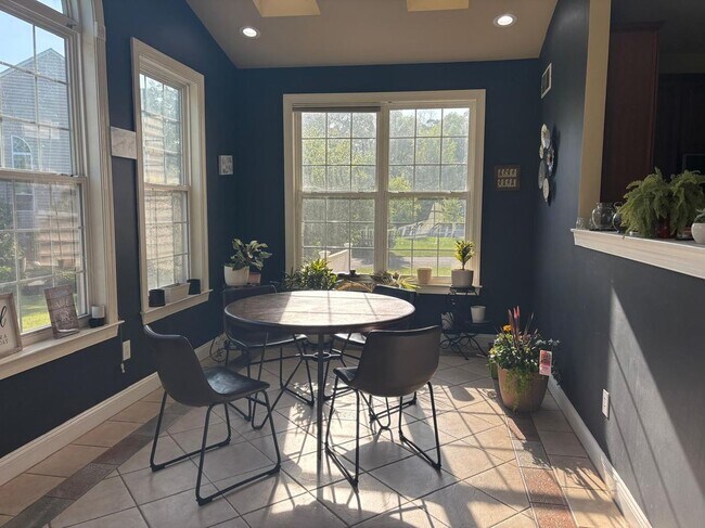 Building Photo - 501 Rain Tree Cir