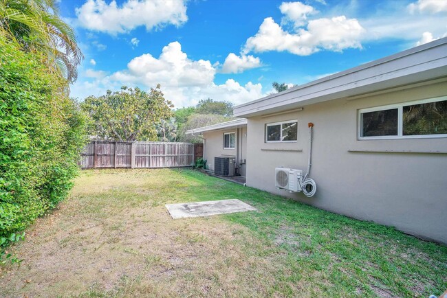 Building Photo - Charming home in a quiet location