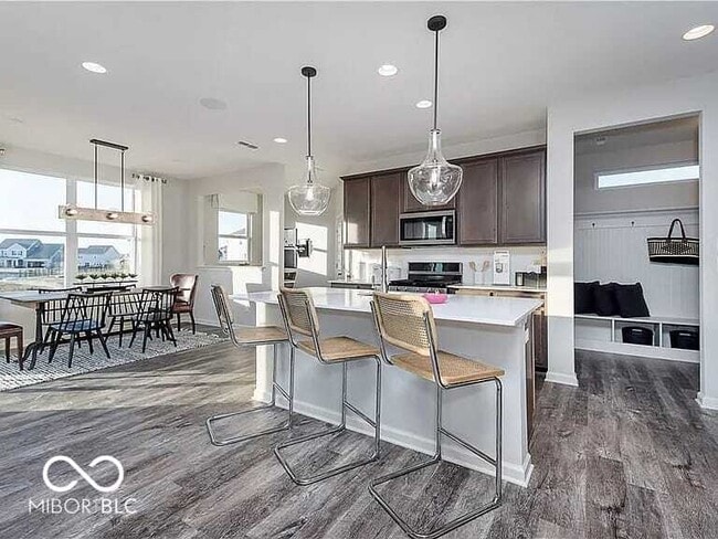 Building Photo - 4894 Oak Hl Dr