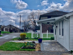 Building Photo - 496 Valley St