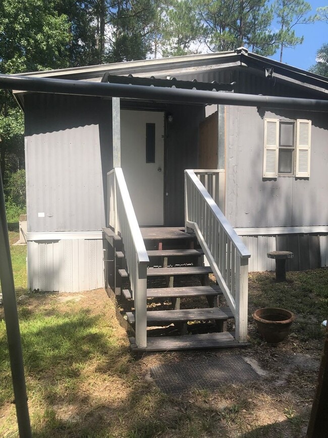 Building Photo - 3 Bedroom Rental In North Crawfordville Av...