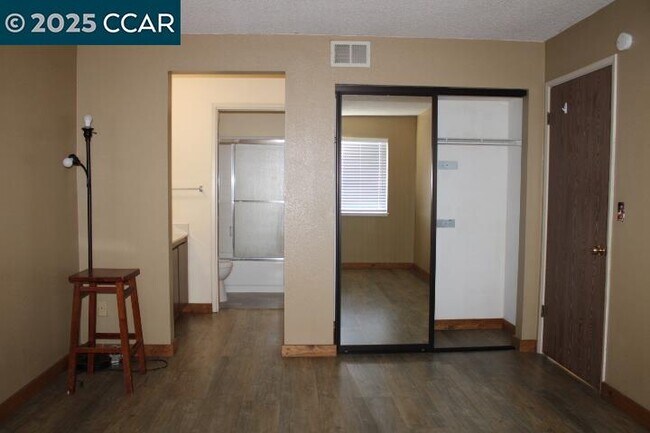 Building Photo - 1000 Evergreen Ter