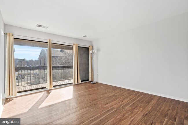 Building Photo - 561 Florida Ave