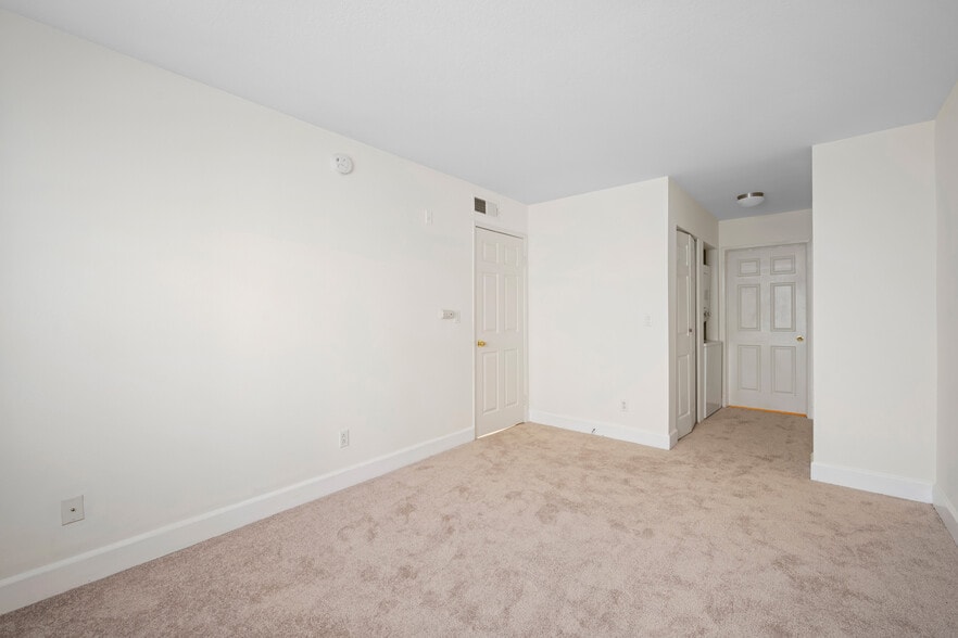Building Photo - 7045 Woodley Ave