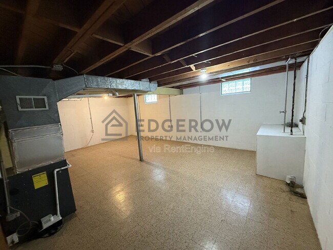 Building Photo - 740 Lyles St SE