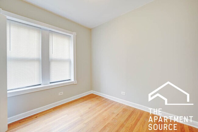 Building Photo - 6442 N Leavitt St