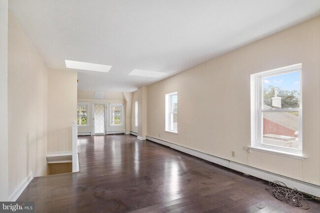 Building Photo - 925 S 46th St