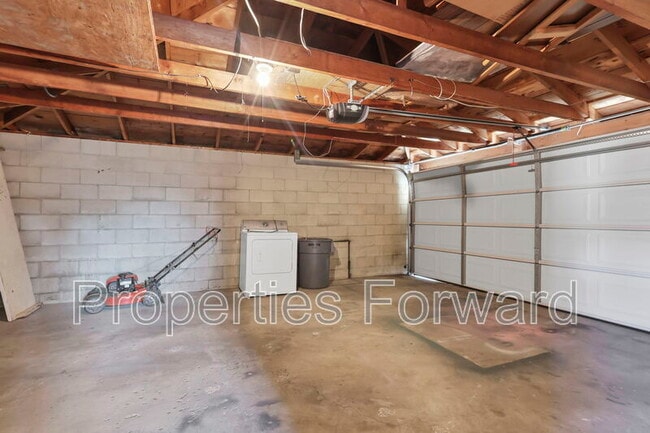 Building Photo - 2698 Kenny Ln