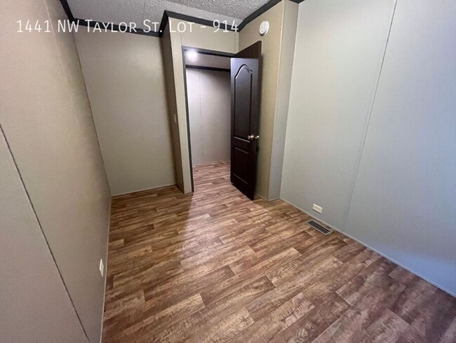 Building Photo - 1441 NW Taylor St