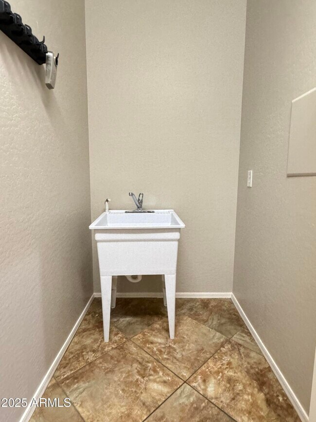 Building Photo - 4521 W Paseo Way
