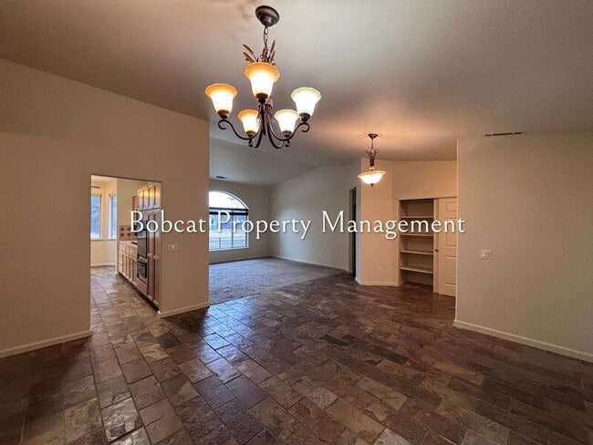 Building Photo - 1054 Camellia Ct