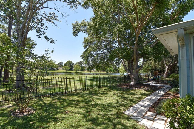 Building Photo - 919 Viscaya Blvd