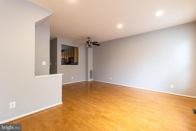 Building Photo - 43147 Huntsman Square