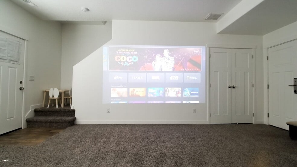 Living room - 694 E 355 N