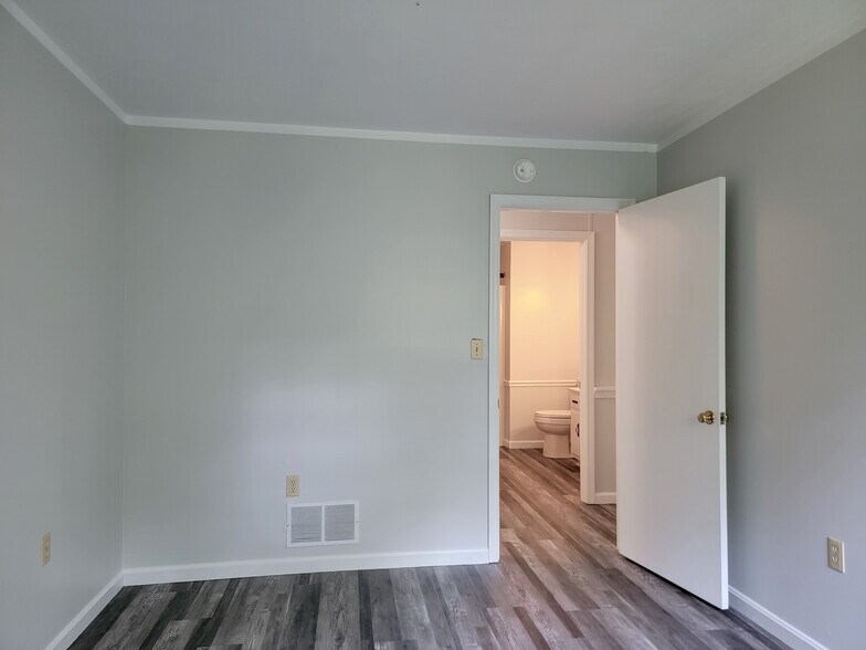 Building Photo - 380 Netzley Dr