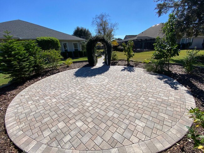 Building Photo - Spectacular and Luxurious Turnkey ANNUAL or SEASONAL Lease in The Village of Bridgeport