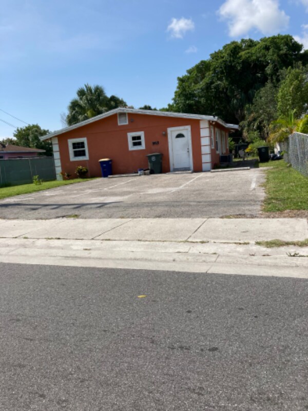 Building Photo - 1615 Avenue E