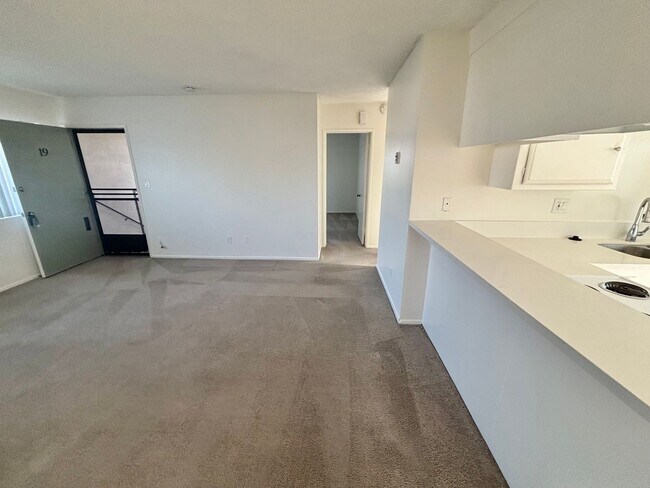 Building Photo - 205 Avenue H