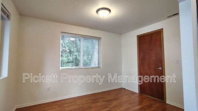 Building Photo - 28802 WA-104