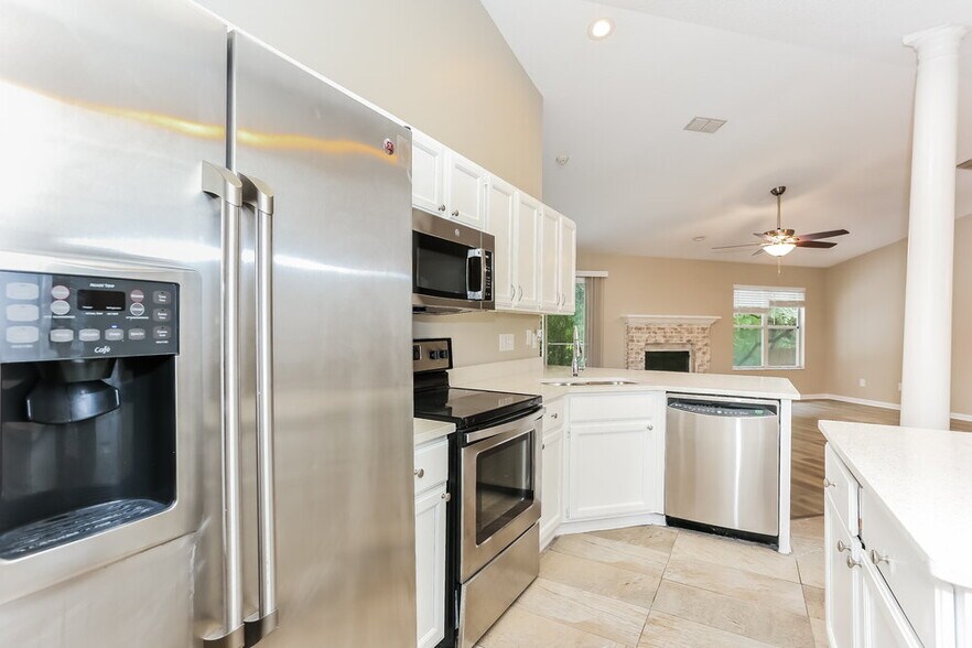 Building Photo - 1554 Mountain Lake Dr W