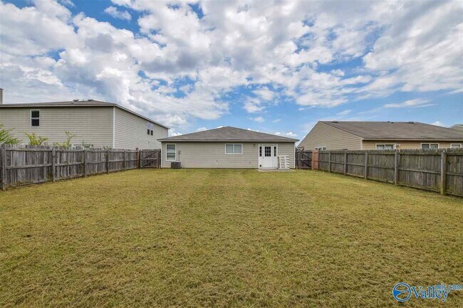 Building Photo - 15395 Mill Valley Dr