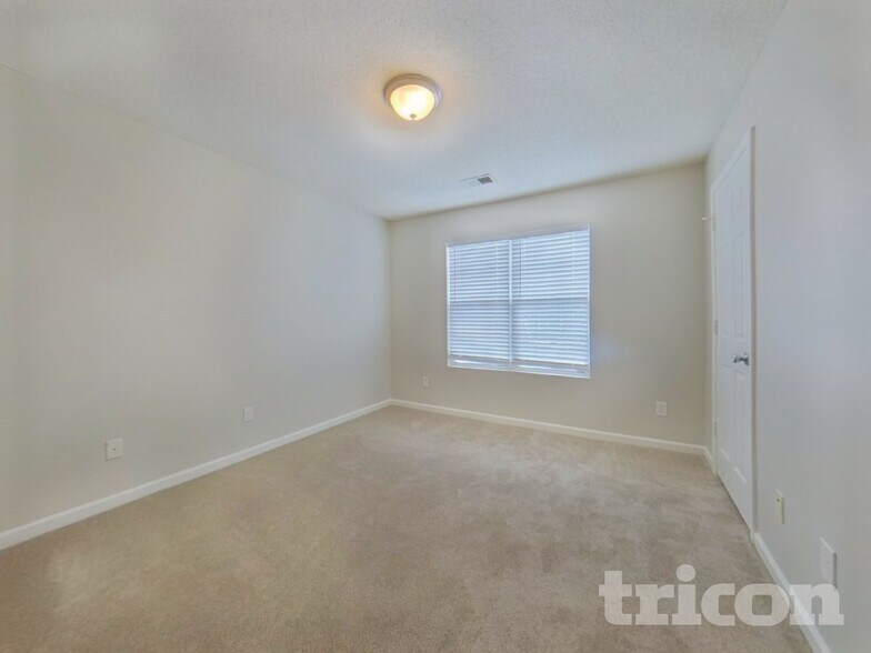 Building Photo - 1422 Gentry Ct