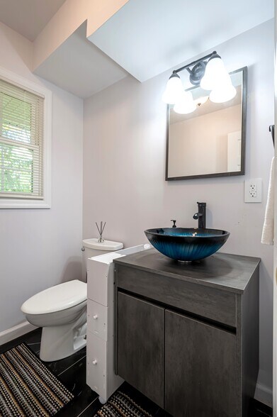 Powder Room - 5 Beaver Brook Dr
