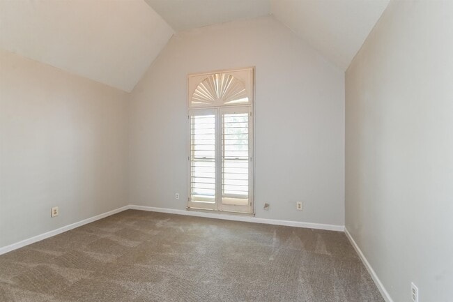 Building Photo - 810 N Walnut Bend Rd