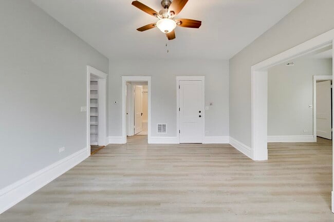 Building Photo - 2114 W Byron St