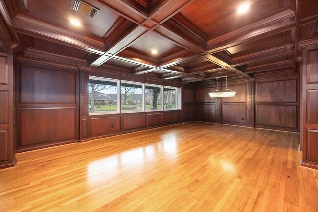 Building Photo - 4031 Fernwood Dr