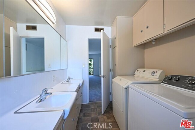 Building Photo - 11061 Ohio Ave Ave