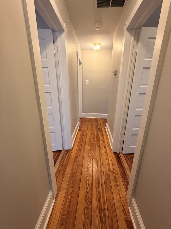 Building Photo - 627 Warren Ave.