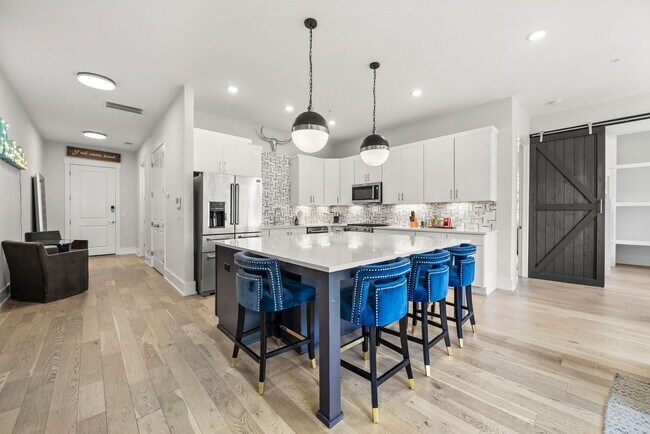 Building Photo - 119 Acklen Park Dr