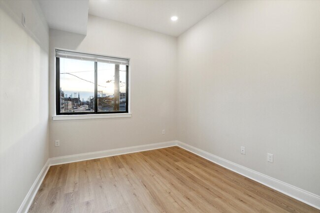 Building Photo - 2157 E Lehigh Ave