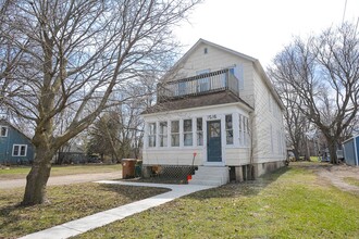 Building Photo - 1516/1520 E Hawthorne Ave