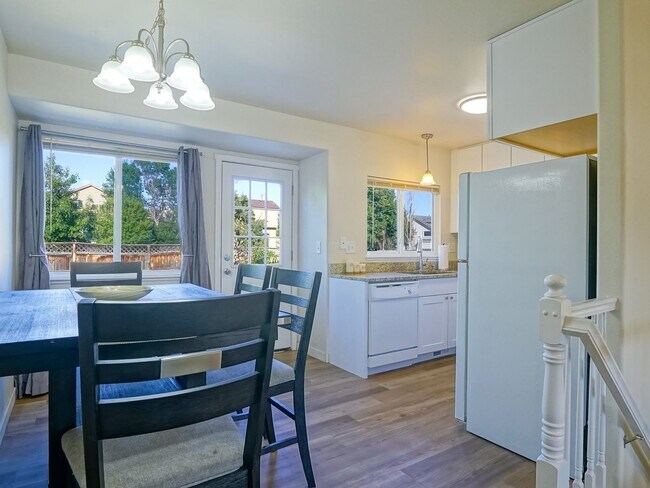 Building Photo - Adorable 4bdrm 2 bath Rancher