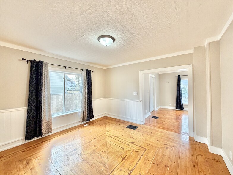 Building Photo - 955 10th St