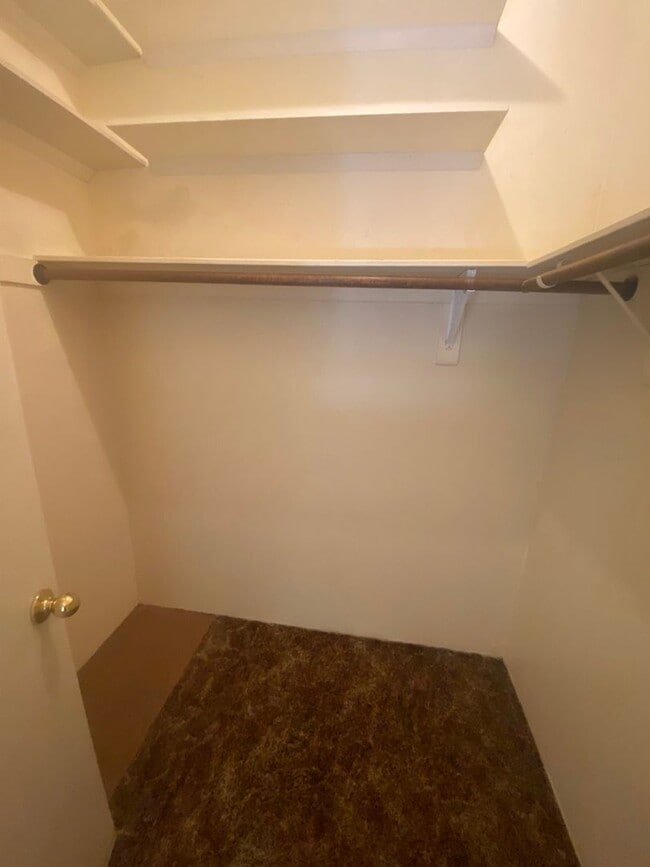 Building Photo - Hanford 1 bedroom spacious loft unit