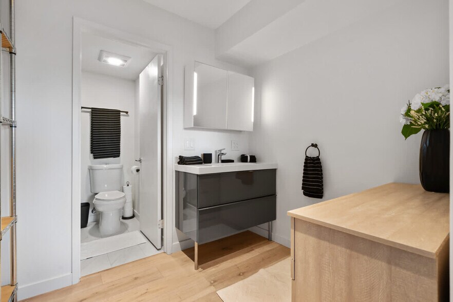 Building Photo - 301 Crocus Ct