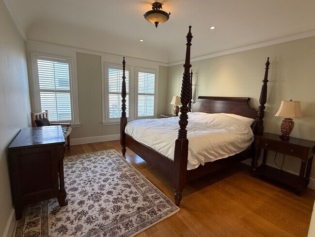 Building Photo - 1330 Sanchez St