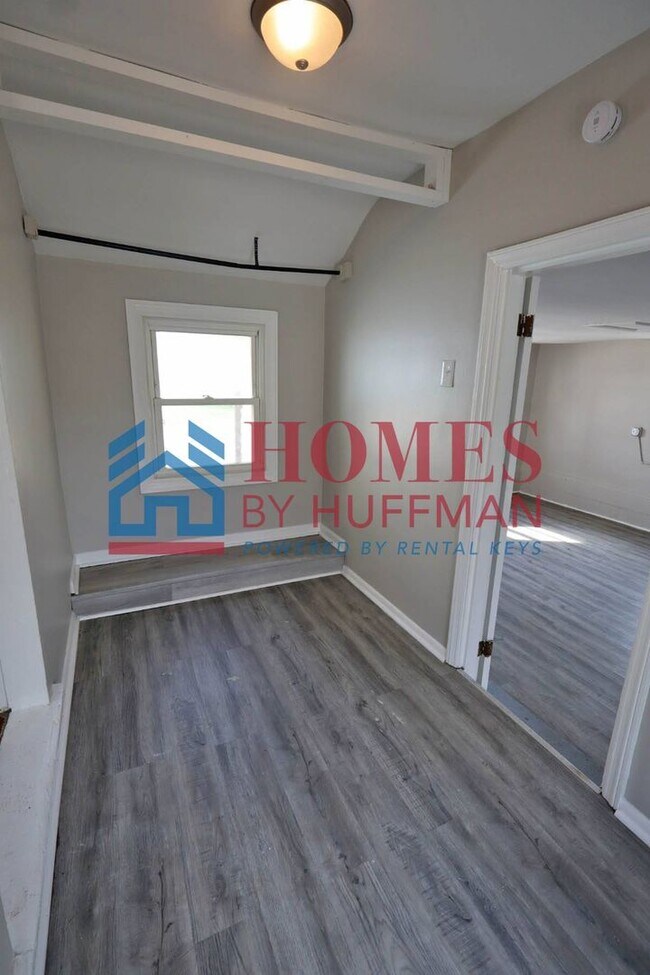 Building Photo - Two Bedroom House | Move In Ready!