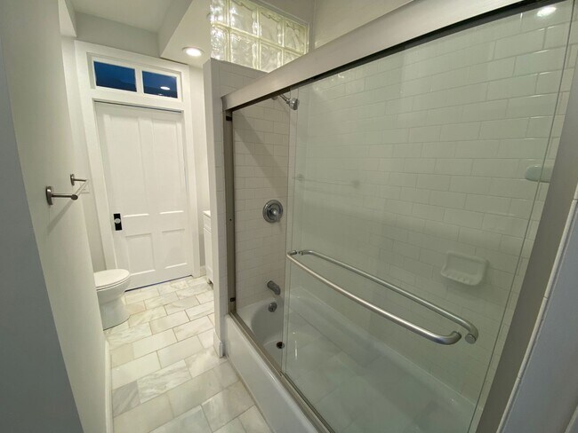 Building Photo - 42 E 3rd Ave