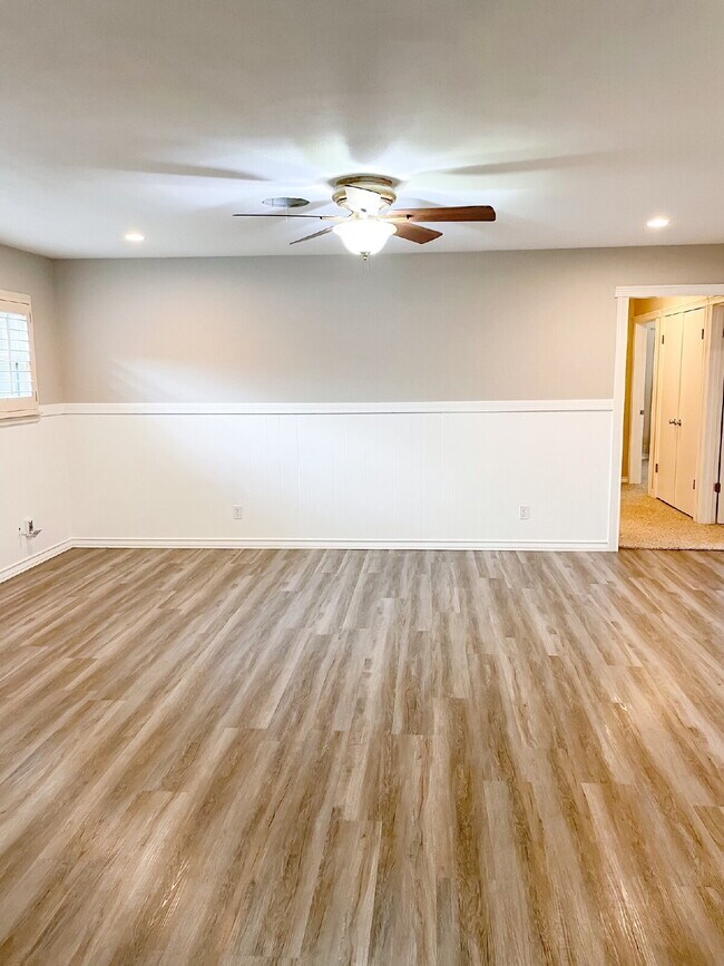 Building Photo - 3/2/2 with lots of updates!