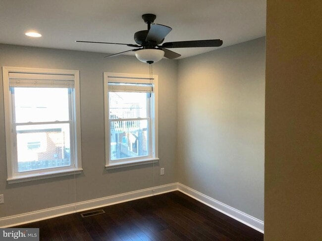 Building Photo - 632 S Decker Ave