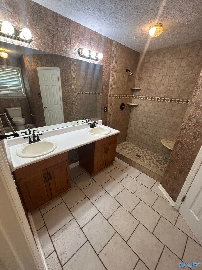 Building Photo - 111 Sunnyfield Dr