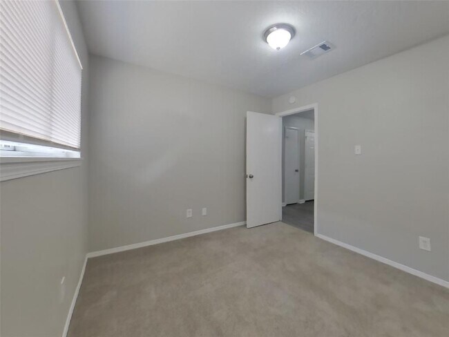Building Photo - 22023 Singing Spurs Dr